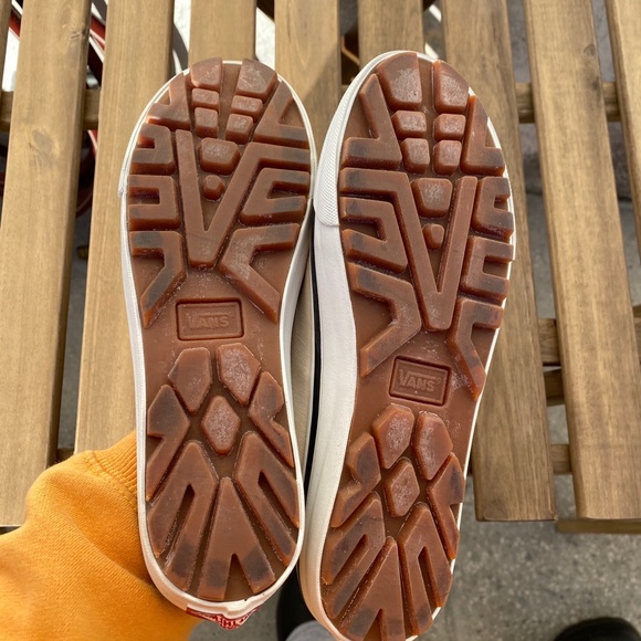 Vans - Picture 3 of 4